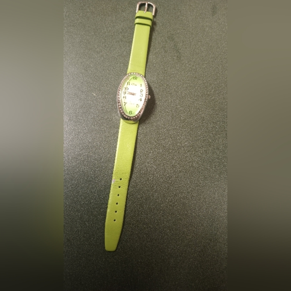 Collezio Analog Oval Green Wristwatch